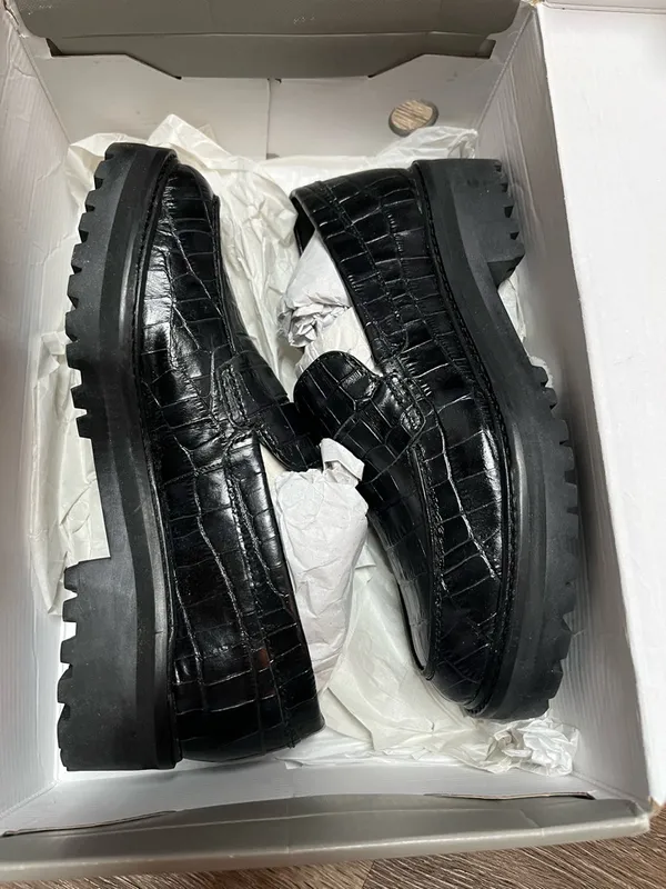 Everlane The Lug Loafer in Black Crocodile Size 6.5 - Image 4