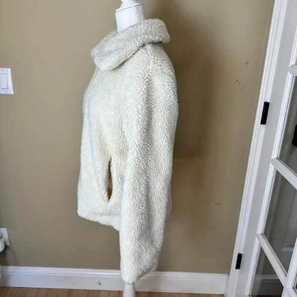 URBAN OUTFITTERS BDG Teddy Bear Faux Fur Sherpa Coat Jacket Bomber Size Medium - Image 6