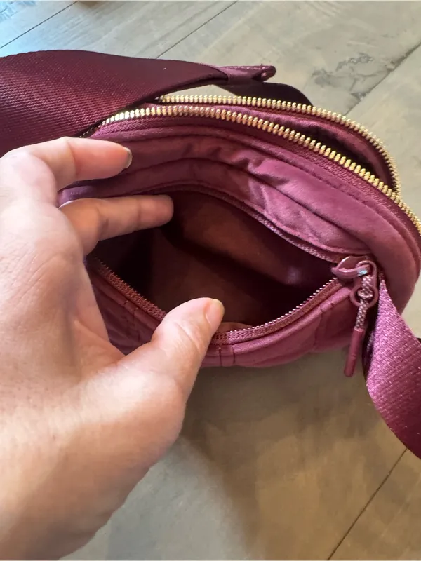 Lululemon Quilted Velour Everywhere Belt Bag 1L Wine Berry Gold NWOT - Image 6