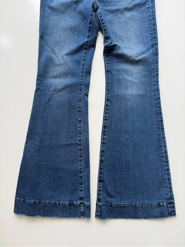 Pistola Kinsley Mid Rise Flare Jeans Size 28 - Image 4
