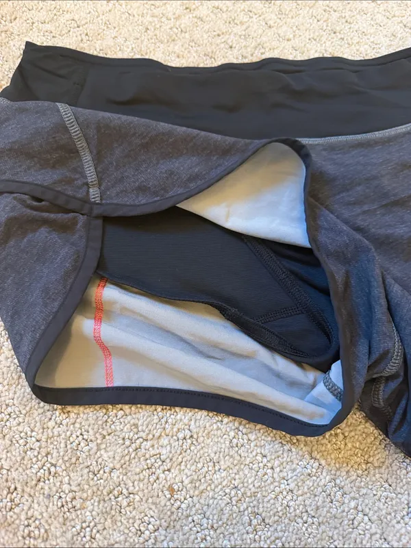 Lululemon Speed Up 2.5” Charcoal/Gray Coral Stitching Athletic Running Shorts - Image 3