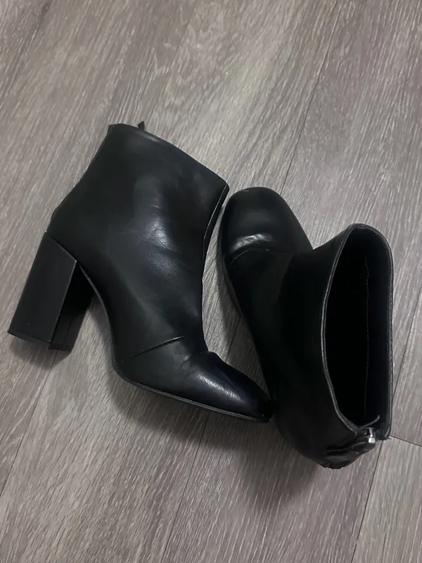 Black boots Size 10 - Image 2