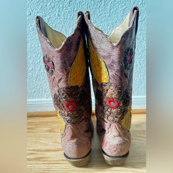 Corral Vintage Distressed Women's Daisy Overlay Cowgirl Boot Snip Toe Size 6 1/2 - Image 9
