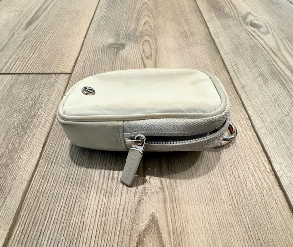 Lululemon Clippable Nano Pouch - Image 3