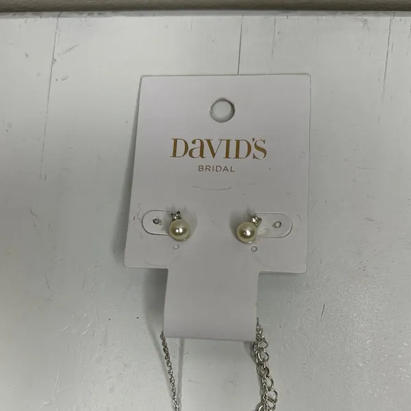 David's Bridal Pearl Necklace and Earrings Set - Image 4