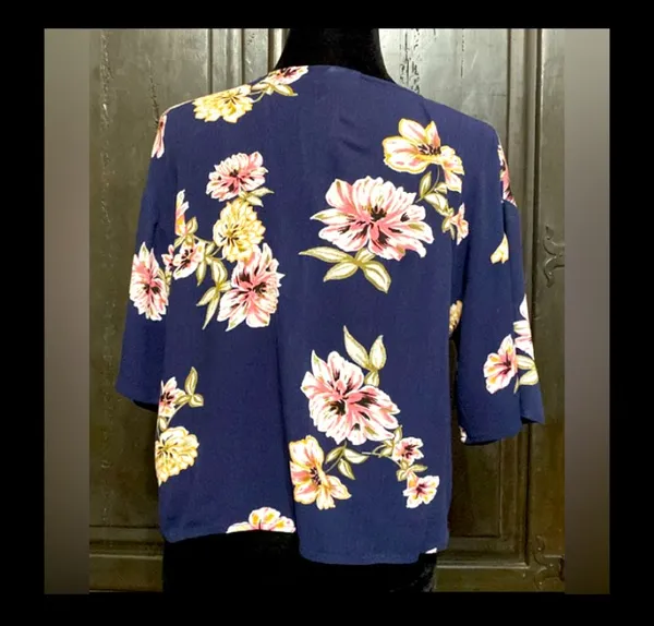 LUQ Navy Floral Tie-Up Blouse - size XSmall ***Refer to measurements. Gently warn & loved. Measurements approximately 20” from armpit to armpit x 20” long. Non-smoking home. priced to sell at as is condition. Don’t like my price, make reasonable offer! And thank you for checking my closet. - Image 3
