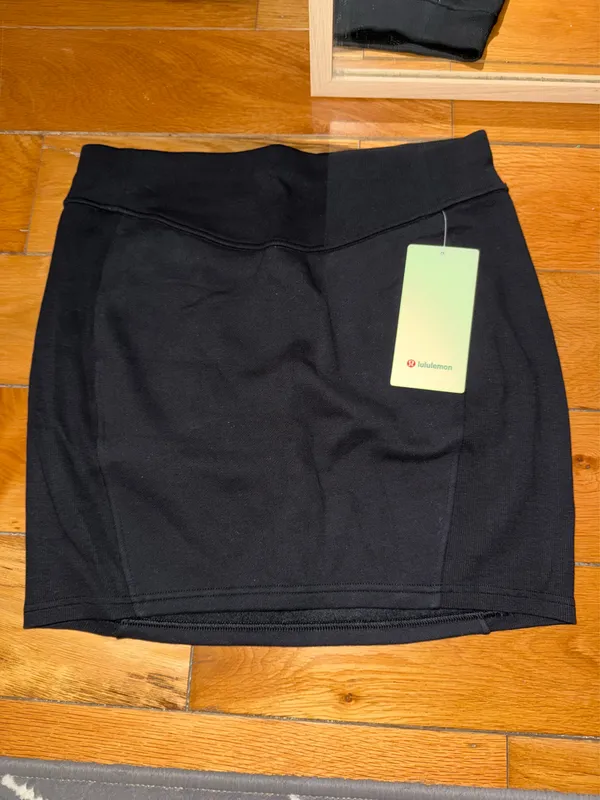 NWT lululemon black scuba skirt - Image 4