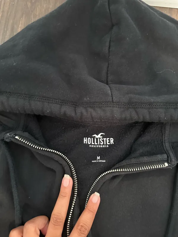 NWOT Hollister Zip-Up Hoodie Size M - Image 2