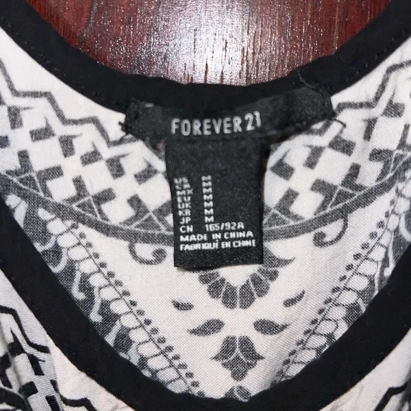 Forever 21 Abstract Tank Top Womens Medium - Image 4