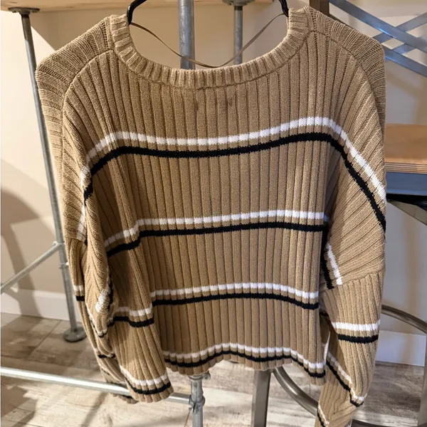 LA Hearts Cropped V Neck Sweater - Image 4