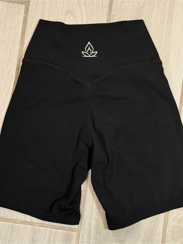 High-Rise Black Women's Bike Shorts with Subtle Logo - Image 5
