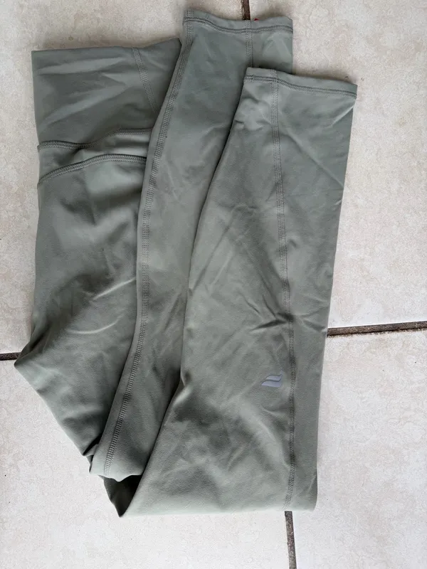 Women's Sage Green High-Waisted Athletic Leggings with Side Pockets Size medium - Image 3