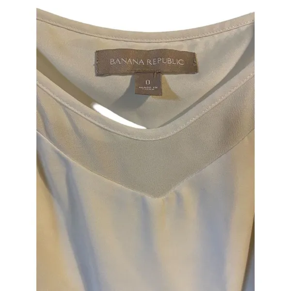 Banana Republic white cami size 0 vneck - Image 5