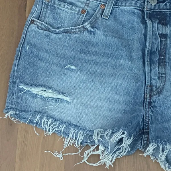 Levi’s 501 Distressed Denim Butterfly Buttons Jean Shorts NWT - Image 3