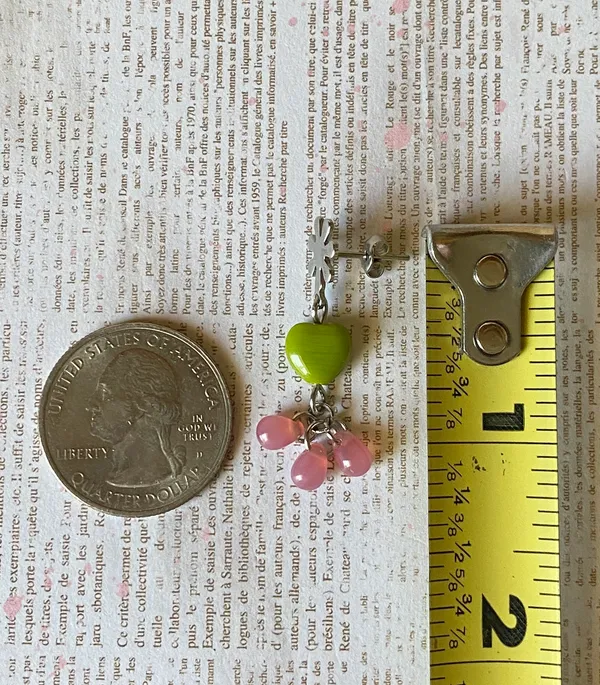 czech glass opaque olive green color heart & pink teardrop beads earrings💚 - Image 10
