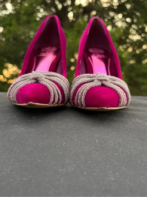 Vince Camuto Faine Magenta Velvet Rhinestone Bow Pointed Toe Pumps Heels Shoes 8 - Image 4