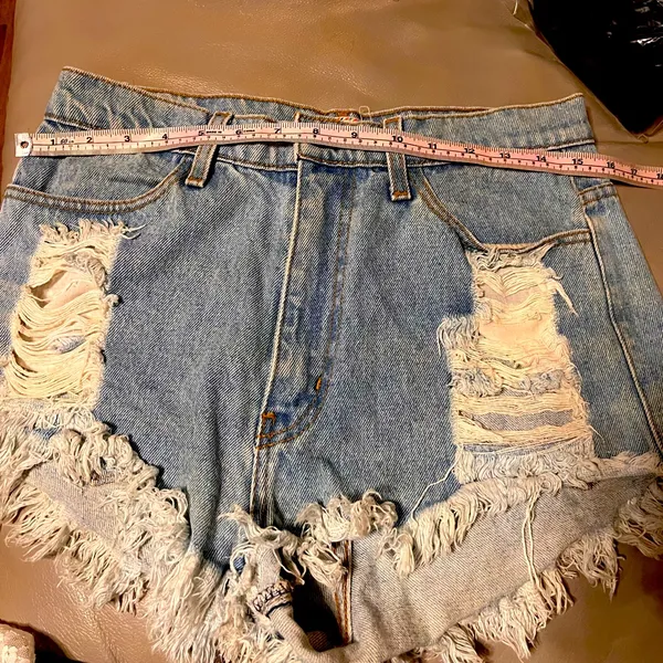 Vibrant Distressed High-Rise Denim Cutoff Shorts Size L - Image 6