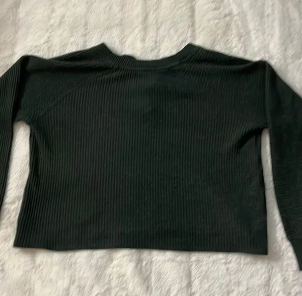 Old Navy Sweater - Image 4