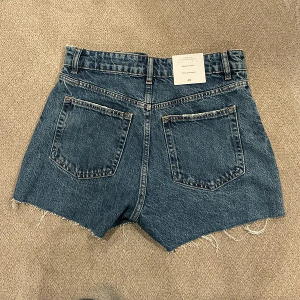 H&M Midi Denim Shorts - Image 4
