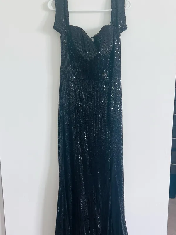 One-Shoulder Black Sequin Evening Gown with Side Slit - Image 2