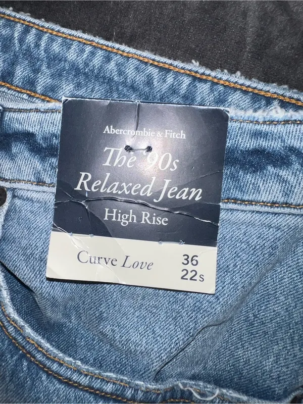 Abercrombie & Fitch Curve Love High Rise 90s Relaxed Jean Size 36 / 22 Short - Image 8