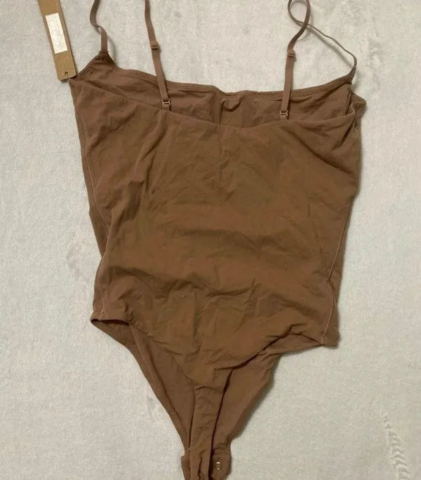 SKIMS Fits Everybody Cami Bodysuit S - Image 3