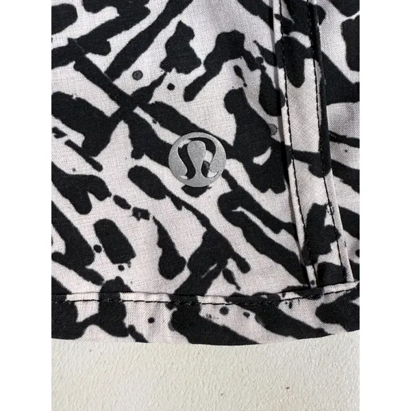 Lululemon Tracker Short 4" Women Sz 4 Black White Animal‎ Print Running Athletic - Image 5