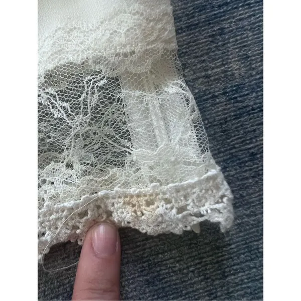 Kendall & Kylie White Lace Side Zip Crop Top Medium - Image 5