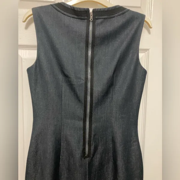 *Tahari Black Sleeveless Exposed Zipper Denim Size Small Sheath Mini Dress - Image 9