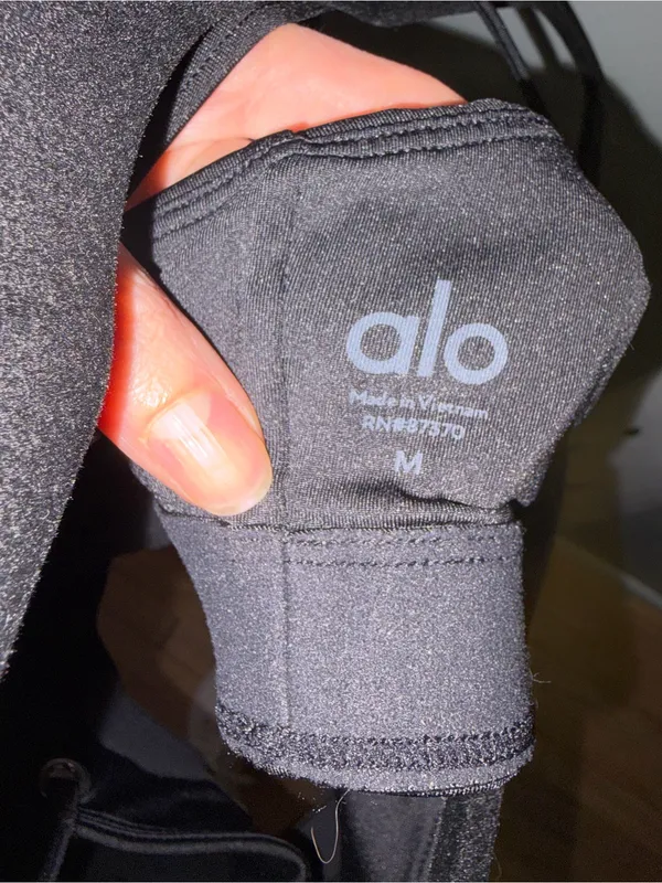 Alo Yoga Thrill Seeker Black Bra - Image 10