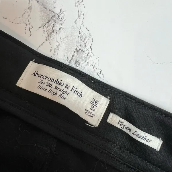 Abercrombie & Fitch vegan leather 90’s straight‎ ultra high rise 26 short - Image 9