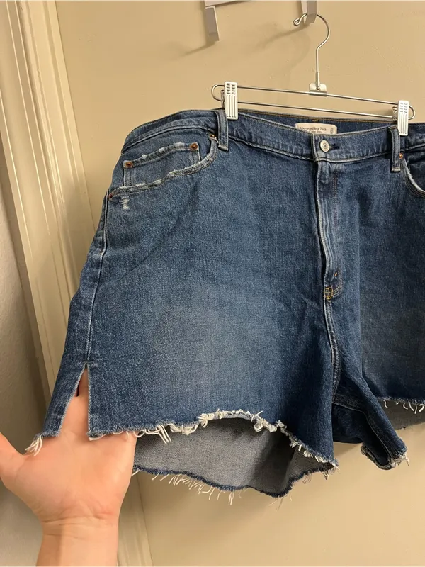 Abercrombie Curve Love The 4” Mom Short High Rise Size 35 / 20 - Image 3