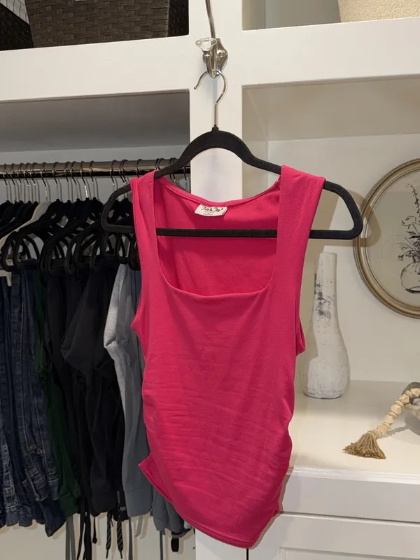 Aritzia Pink square neck ruched sides Tank Top size  small - Image 3