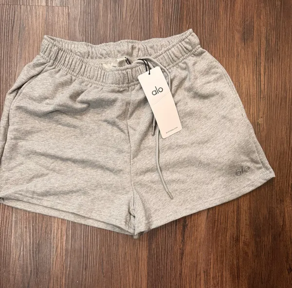 Alo Accolade Yoga Cropped Sweatshirt and Shorts Set size Large - Image 3