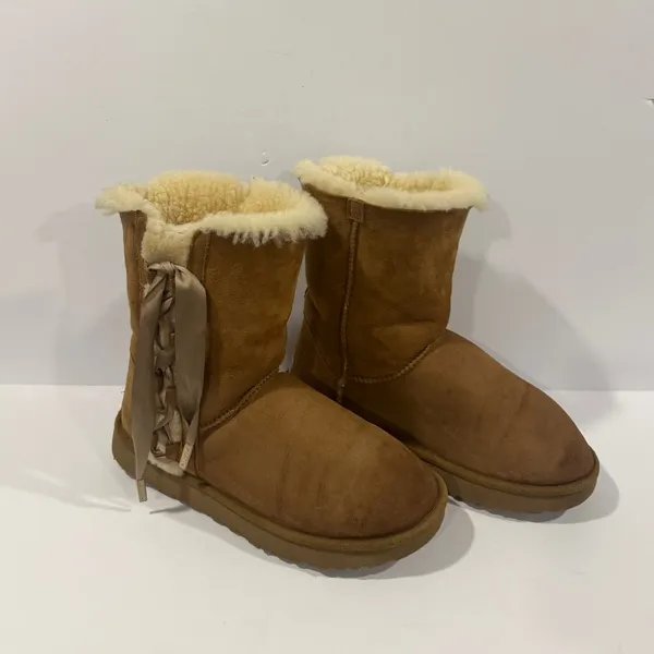 UGG Bailey Bow Boots Women’s 9 Chestnut Suede Shearling Lined Winter Boots - Image 2