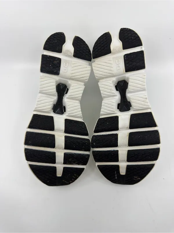 On Cloud X 4 sneakers in ivory and black colorway SZ 7.5 - Image 7