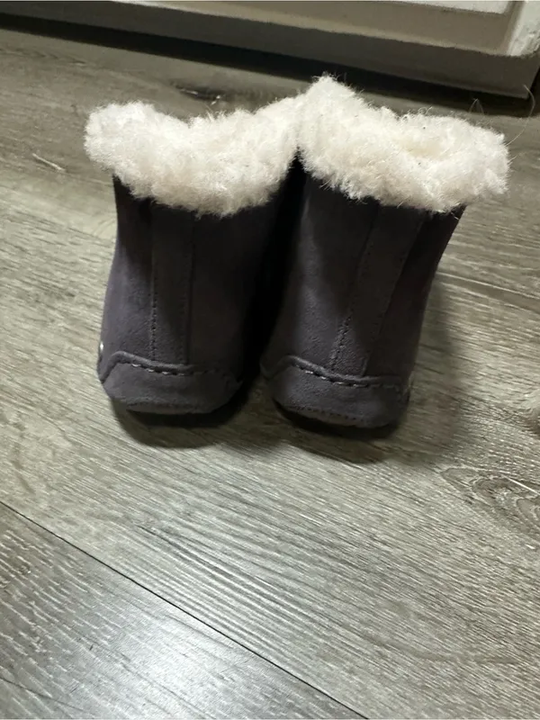 UGG Gray Suede Moccasin Slippers with Cream Shearling Trim - Image 5