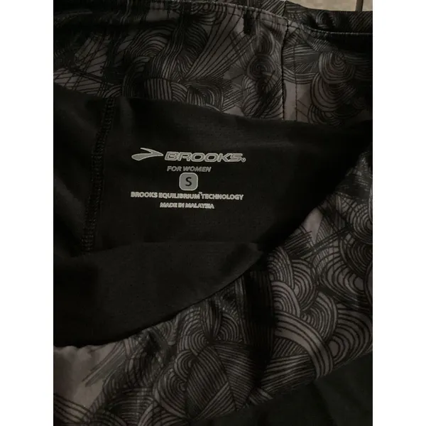 Brooks Equilibrium Women Black Running Skort Size S Patterned Waistband 220352 - Image 5