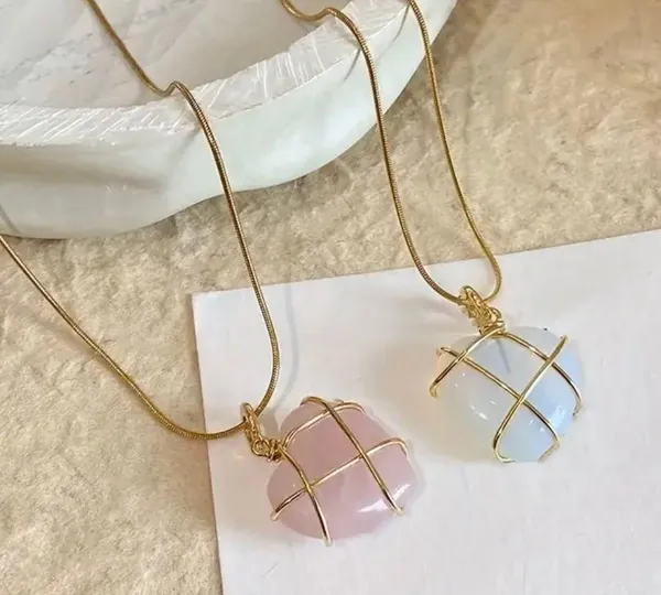 Pink Color Heart Shape Elegant Neckalce - Image 2