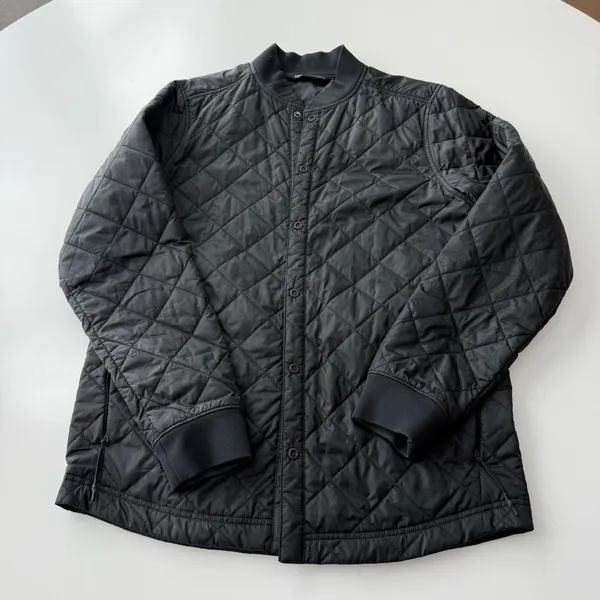 Under Armour Fitted Quilted Thin Puffer Jacket Size Medium - Image 2