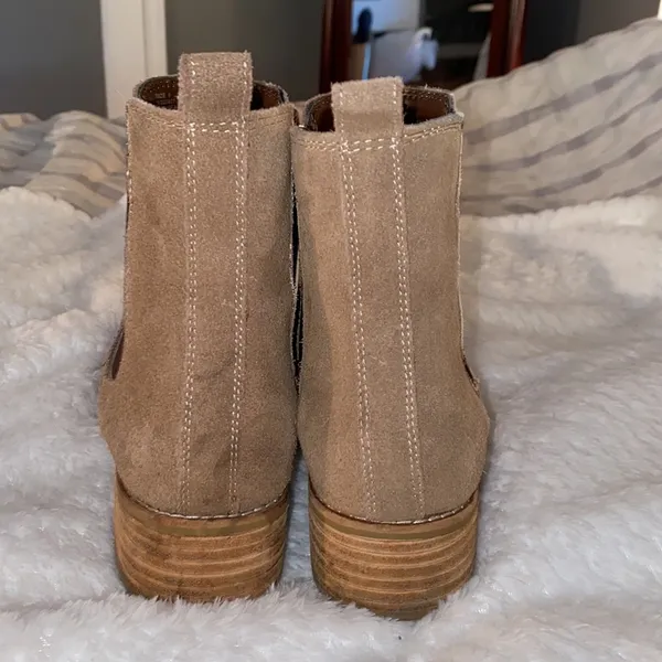 Gap Chelse Booties size 6 - Image 4