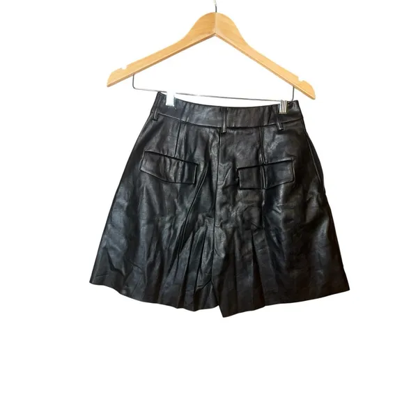 NEW Choosy Faux Leather Women Sz 0 Black Pleated Zip Dark Academia Grunge Shorts - Image 2