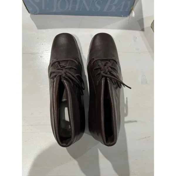 NEW‎ in box size 9.5 brown lace shoe St. John's bay - Image 4