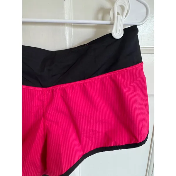 Lululemon pink & black shorts size‎ 4. - Image 5