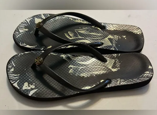 Tory Burch Brown
Flip Flops size M - Image 3