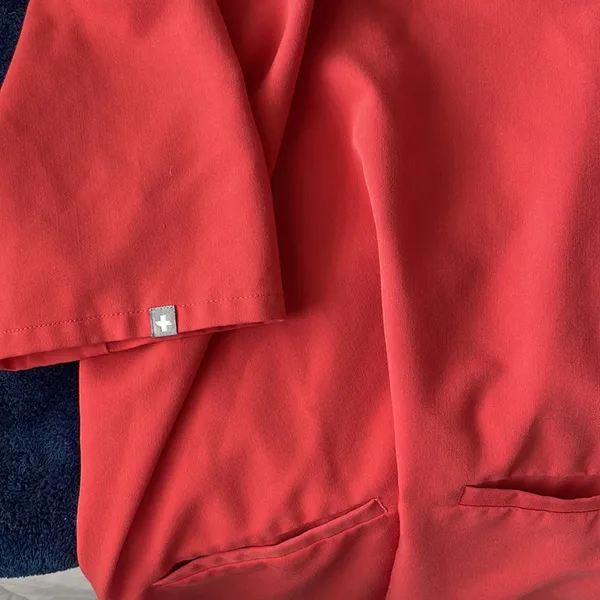 Figs Women’s Coral Casma Three-Pocket V Neck Scrub Top - Size Small - Image 7