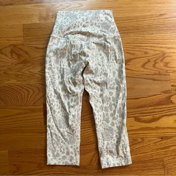 Lululemon Align High-Rise Crop 17" Cheetah Camo Antique White Multi size 2 - Image 6