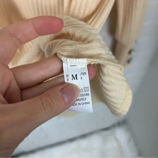 Amazon Butter Yellow Cowl Neck Lightweight Ribbed Knit Top Size M - Image 7