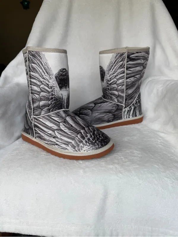 Women’s Winter Boots with Angel Wing Print Plush Fleece Lining Size 40 - Image 6