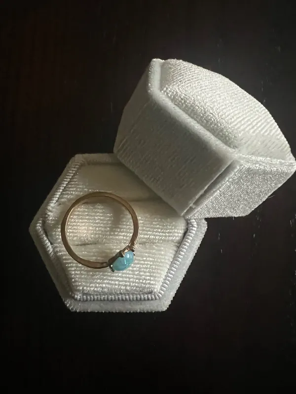 Gorgeous Golden Iridescent Ring Size 7 Gold - Image 3